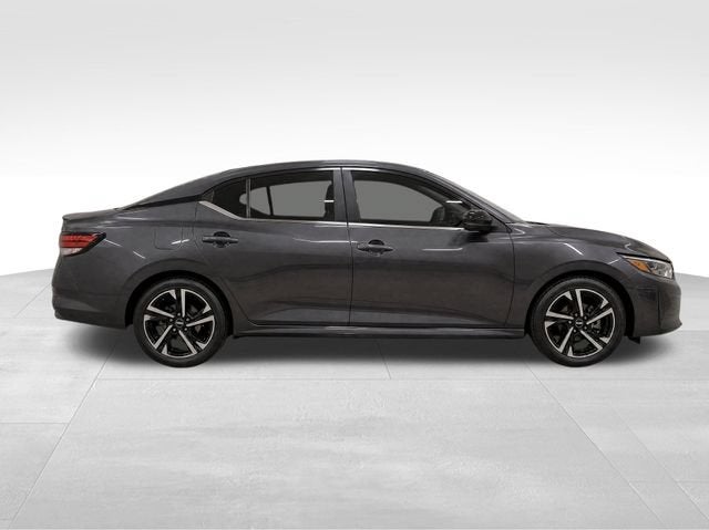 2025 Nissan Sentra SR — photo 8