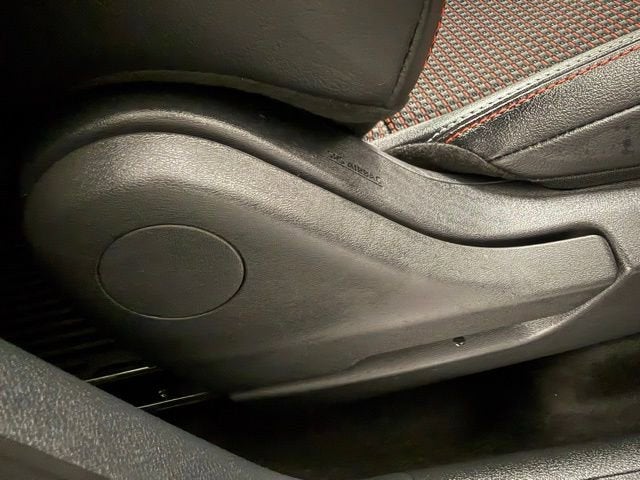 2025 Nissan Kicks SR FWD