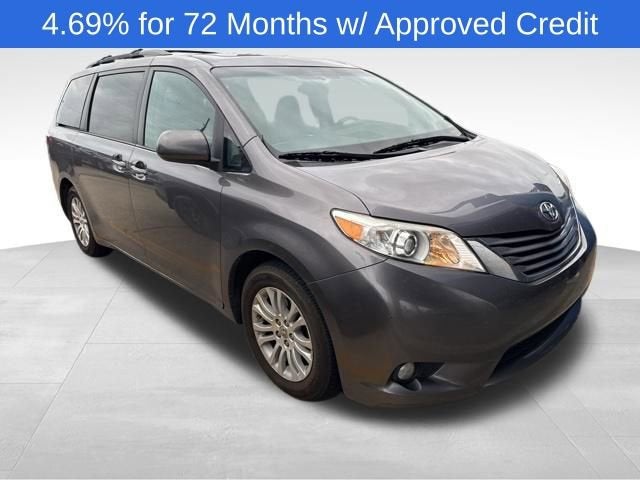 2016 Toyota Sienna XLE 8 Passenger