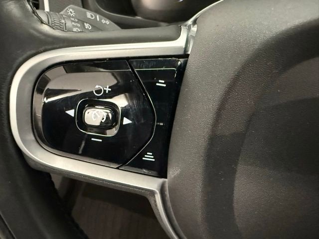 2019 Volvo XC90 T6 Momentum