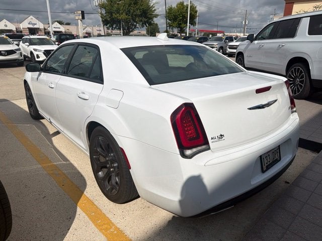 2019 Chrysler 300 Touring