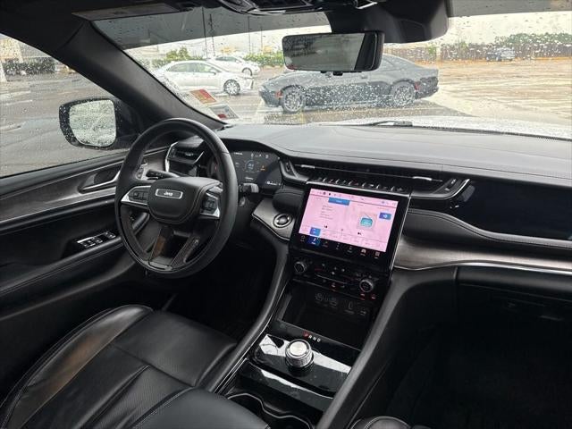 2023 Jeep Grand Cherokee Overland 4x2