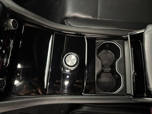 2023 Jeep Grand Cherokee Overland 4x2