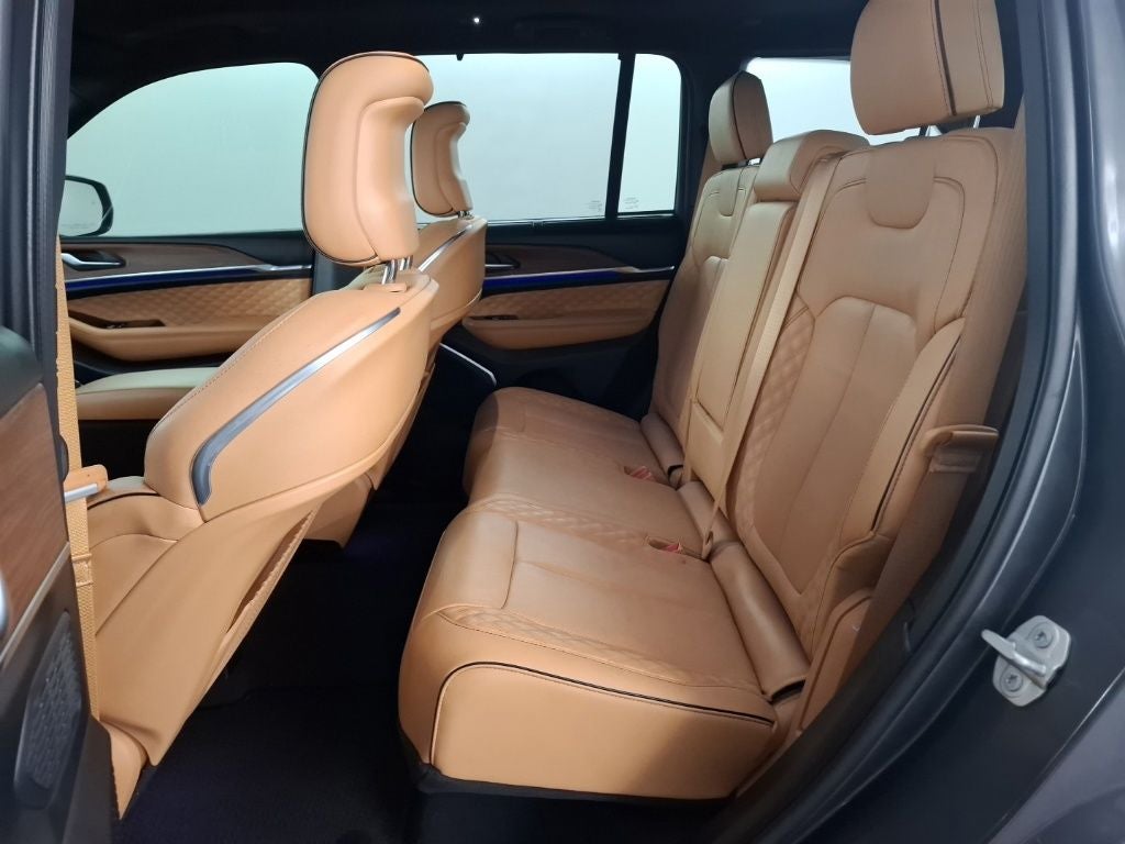 2023 Jeep Grand Cherokee Summit 4x2