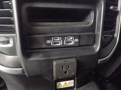 2022 RAM 1500 Big Horn Crew Cab 4x4 5'7' Box