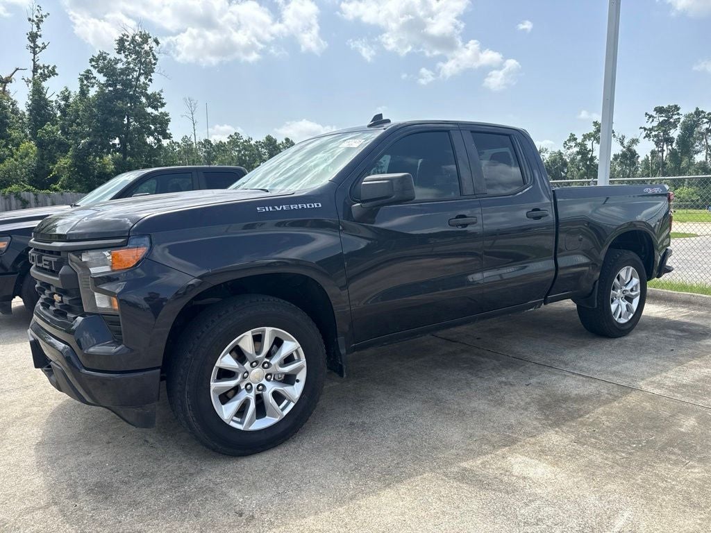 2022 Chevrolet Silverado 1500 4WD Double Cab Standard Bed Custom