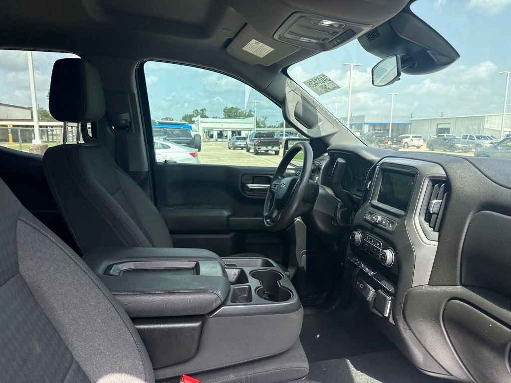 2022 Chevrolet Silverado 1500 4WD Double Cab Standard Bed Custom