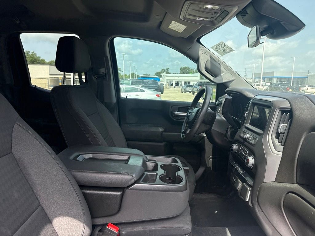 2022 Chevrolet Silverado 1500 4WD Double Cab Standard Bed Custom