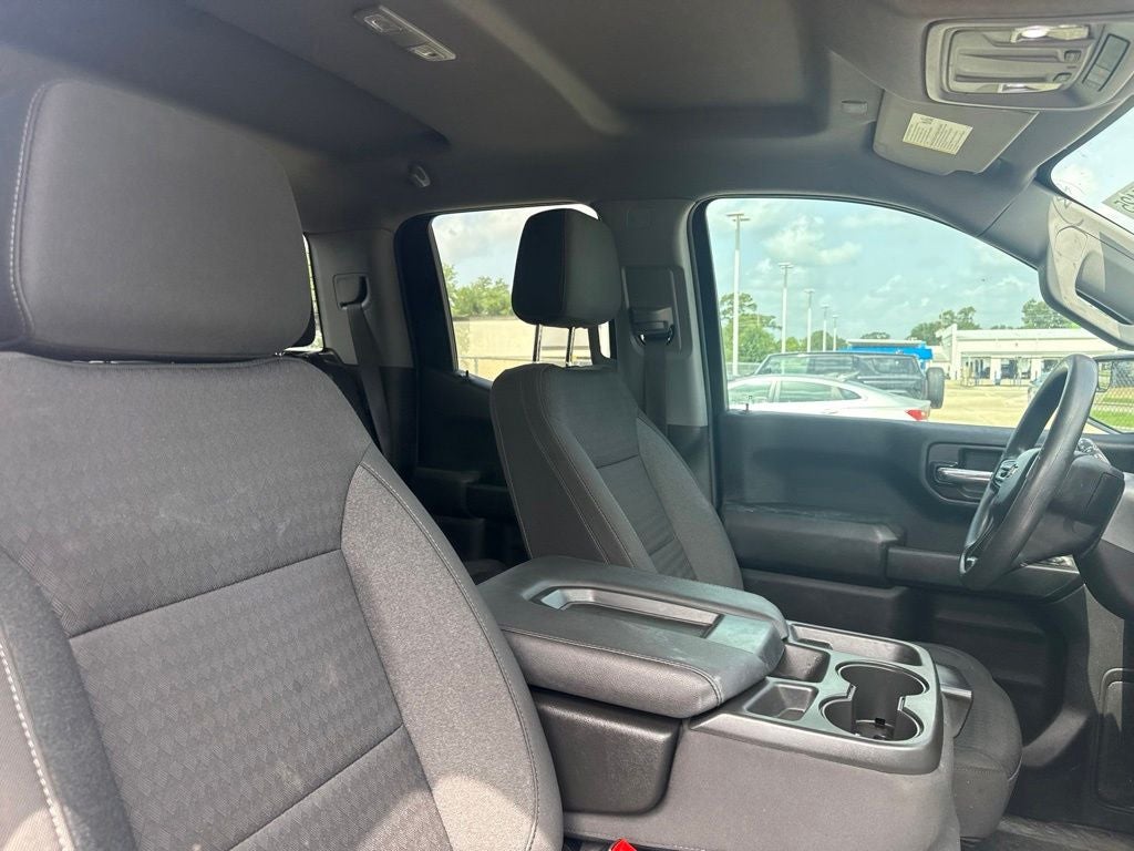 2022 Chevrolet Silverado 1500 4WD Double Cab Standard Bed Custom