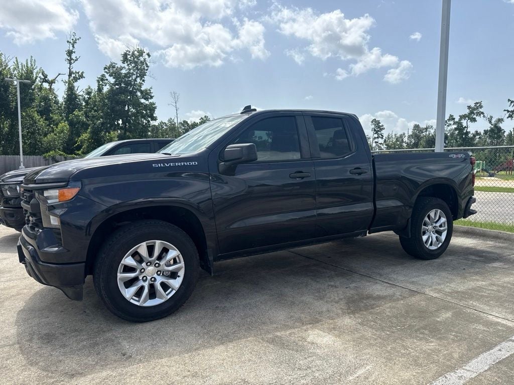 2022 Chevrolet Silverado 1500 4WD Double Cab Standard Bed Custom
