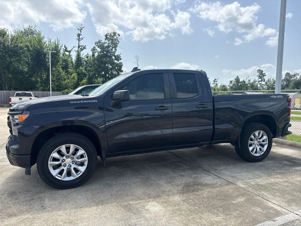 2022 Chevrolet Silverado 1500 4WD Double Cab Standard Bed Custom