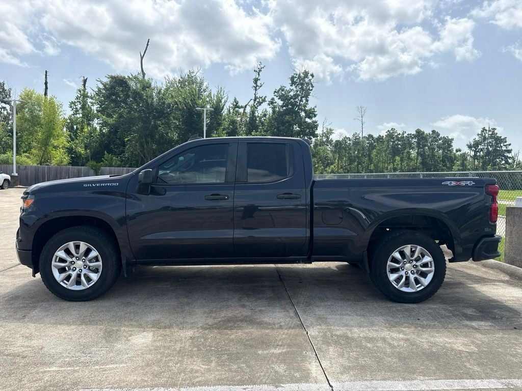 2022 Chevrolet Silverado 1500 4WD Double Cab Standard Bed Custom