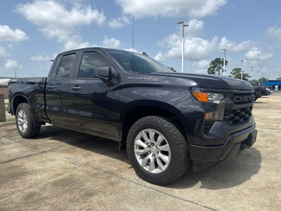 2022 Chevrolet Silverado 1500 4WD Double Cab Standard Bed Custom