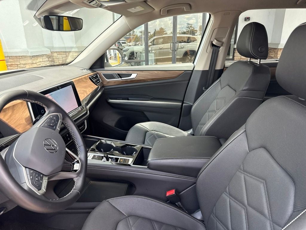 2025 Volkswagen Atlas 2.0T SE w/Technology