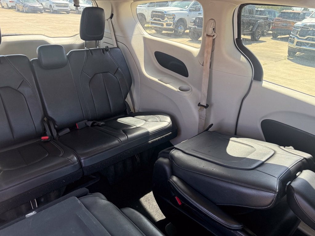2022 Chrysler Pacifica Hybrid Touring L