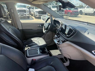 2022 Chrysler Pacifica Hybrid Touring L