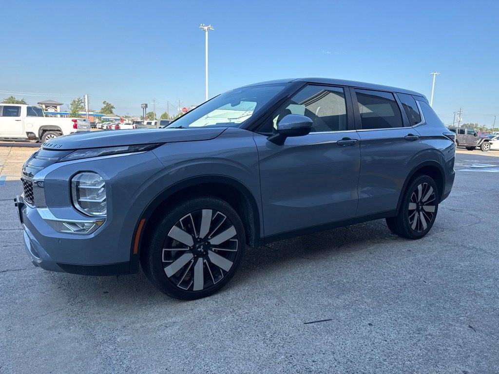 2025 Mitsubishi Outlander SE