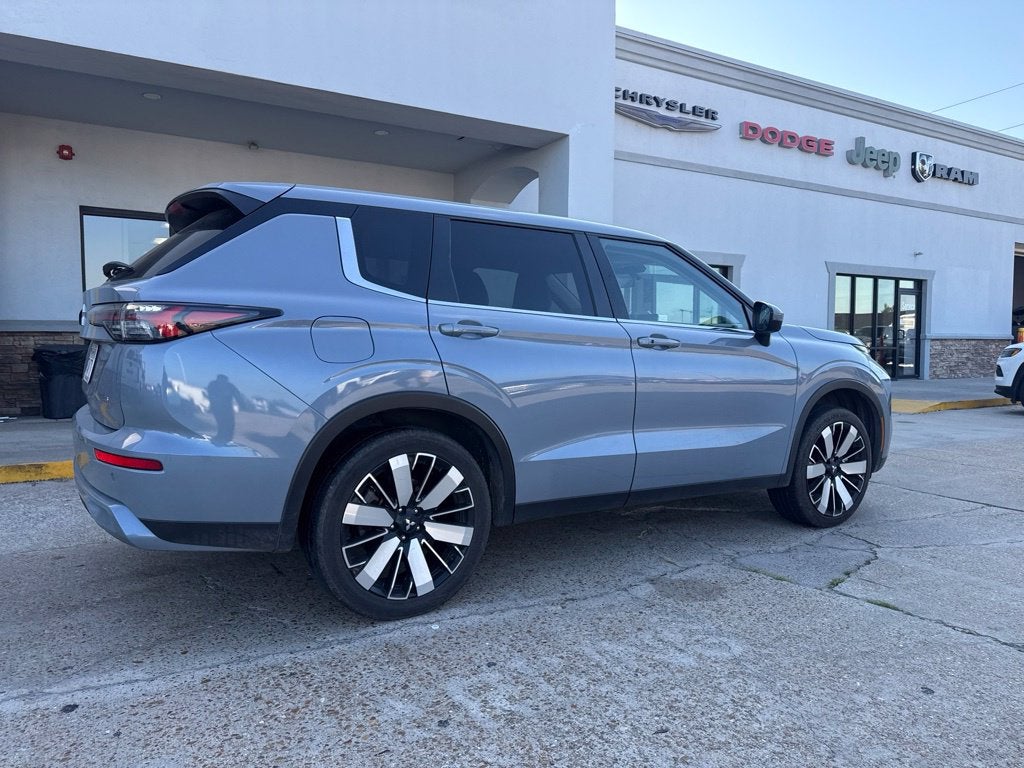 2025 Mitsubishi Outlander SE