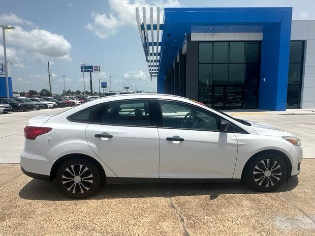 2017 Ford Focus S — photo 8