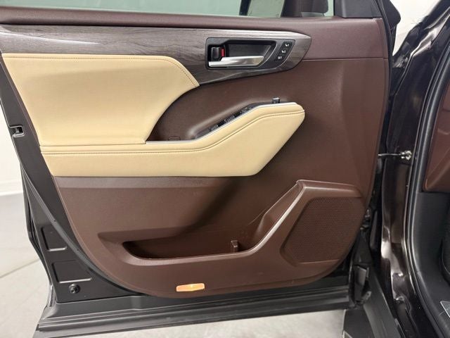 2022 Toyota Highlander Hybrid Limited