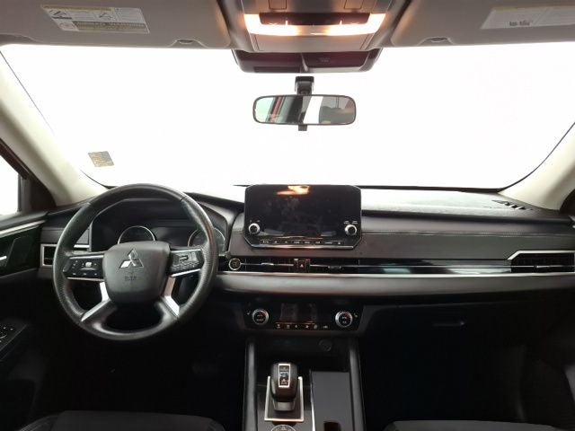 2023 Mitsubishi Outlander SE