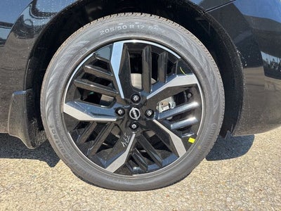 2025 Nissan Versa 1.6 SR