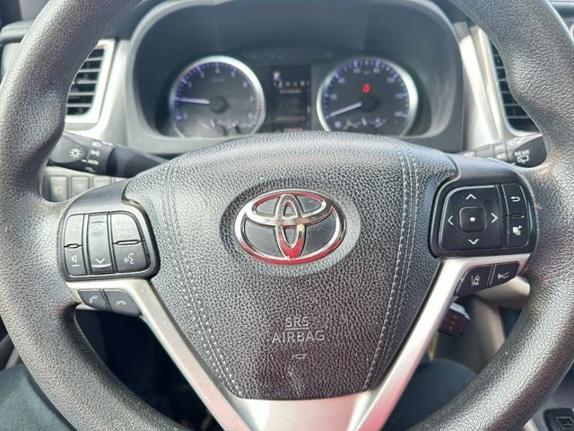 2018 Toyota Highlander LE — photo 23