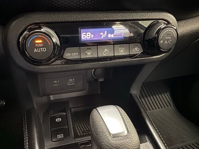 2022 Nissan Kicks SV