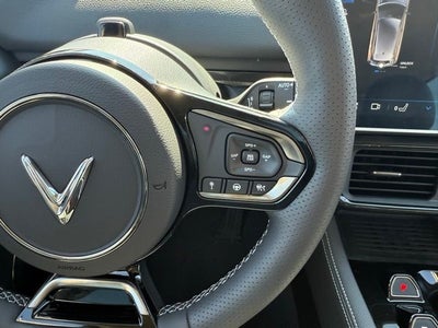 2025 VinFast VF 8 Eco