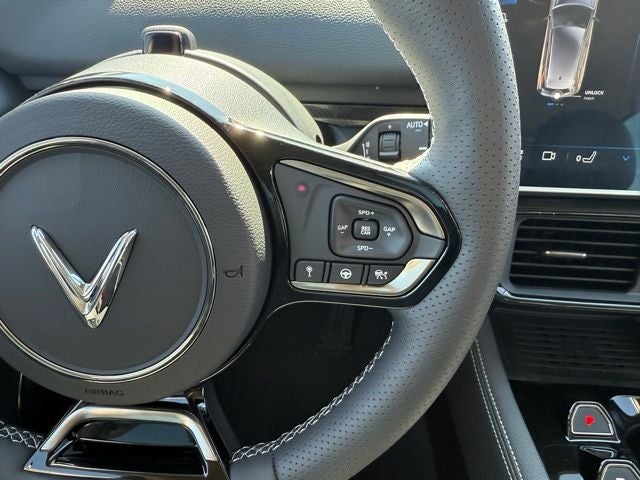 2025 VinFast VF 8 Eco