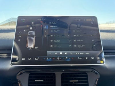 2025 VinFast VF 8 Eco