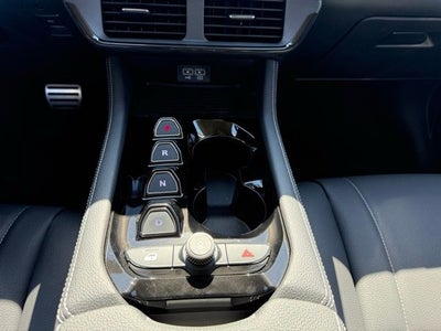 2025 VinFast VF 8 Eco