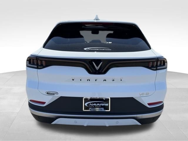 2025 VinFast VF 8 Eco