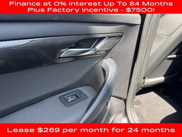 2025 VinFast VF 8 Eco