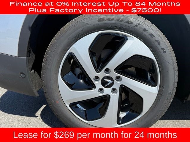 2025 VinFast VF 8 Eco