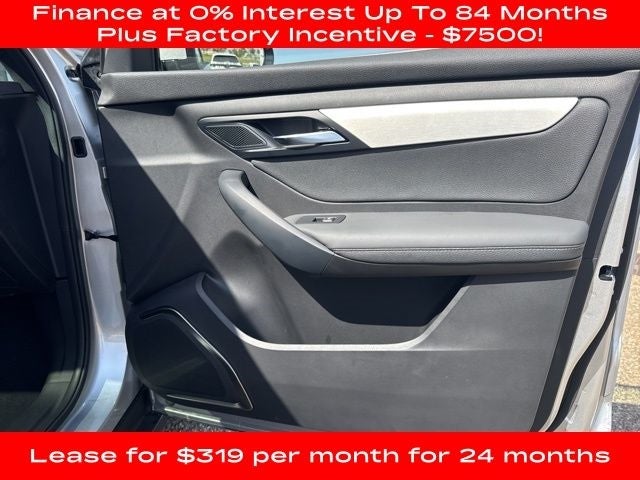 2025 VinFast VF 8 Plus