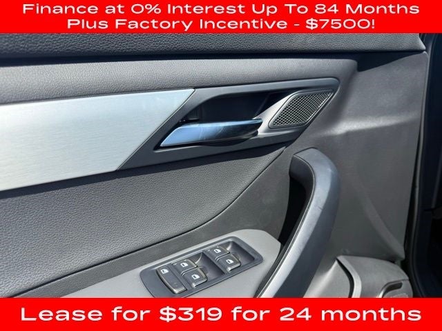 2025 VinFast VF 8 Plus